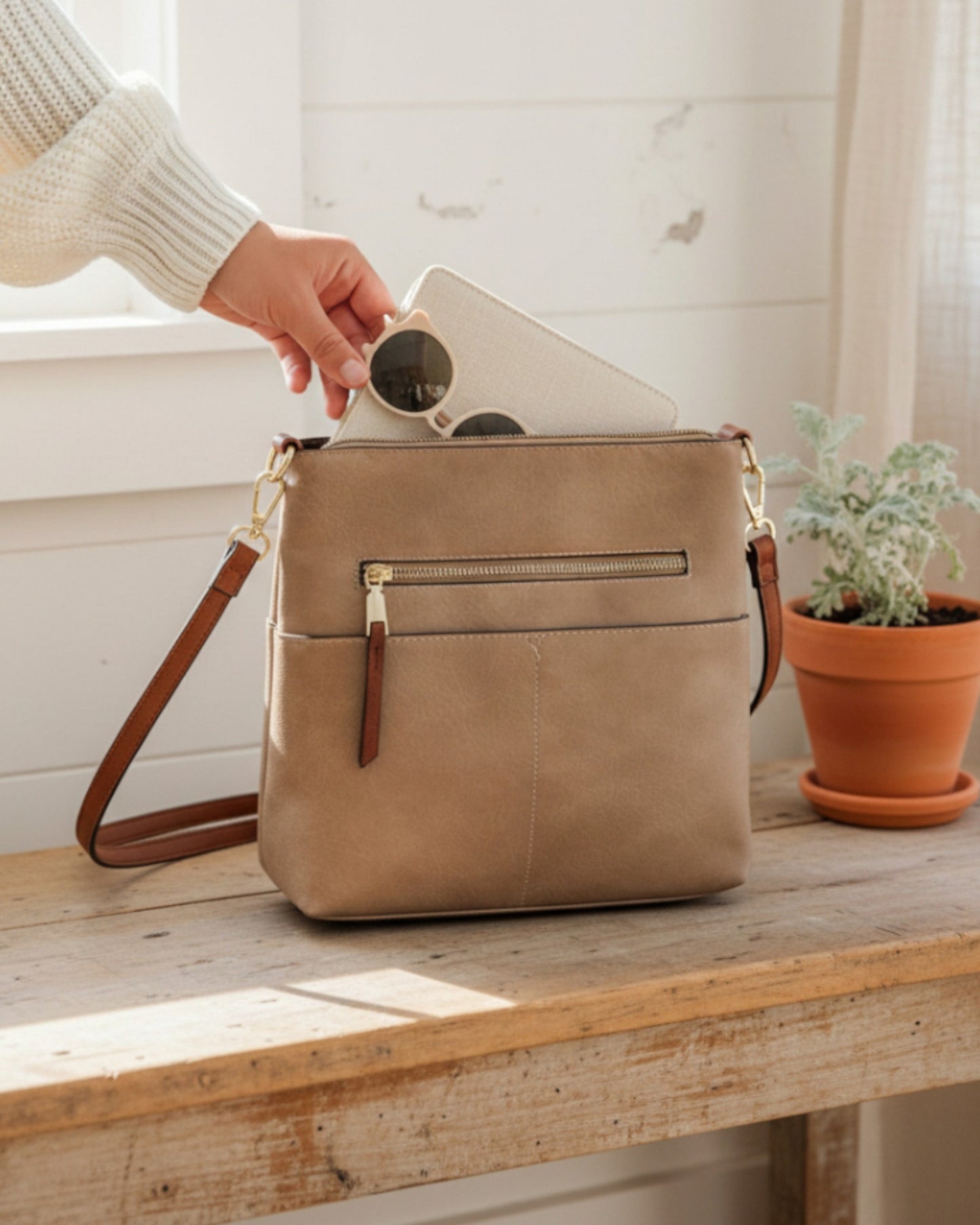 Saddlebrook Everyday Crossbody-Mocha